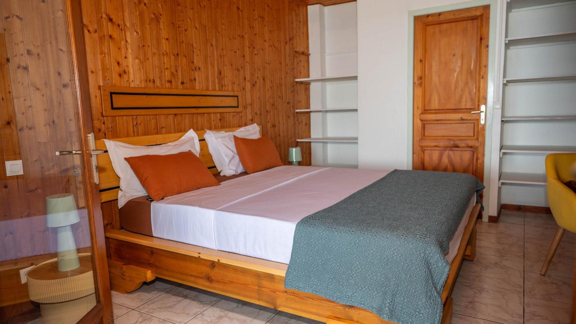 Jade Hotel And Spa Bandrele Luaran gambar