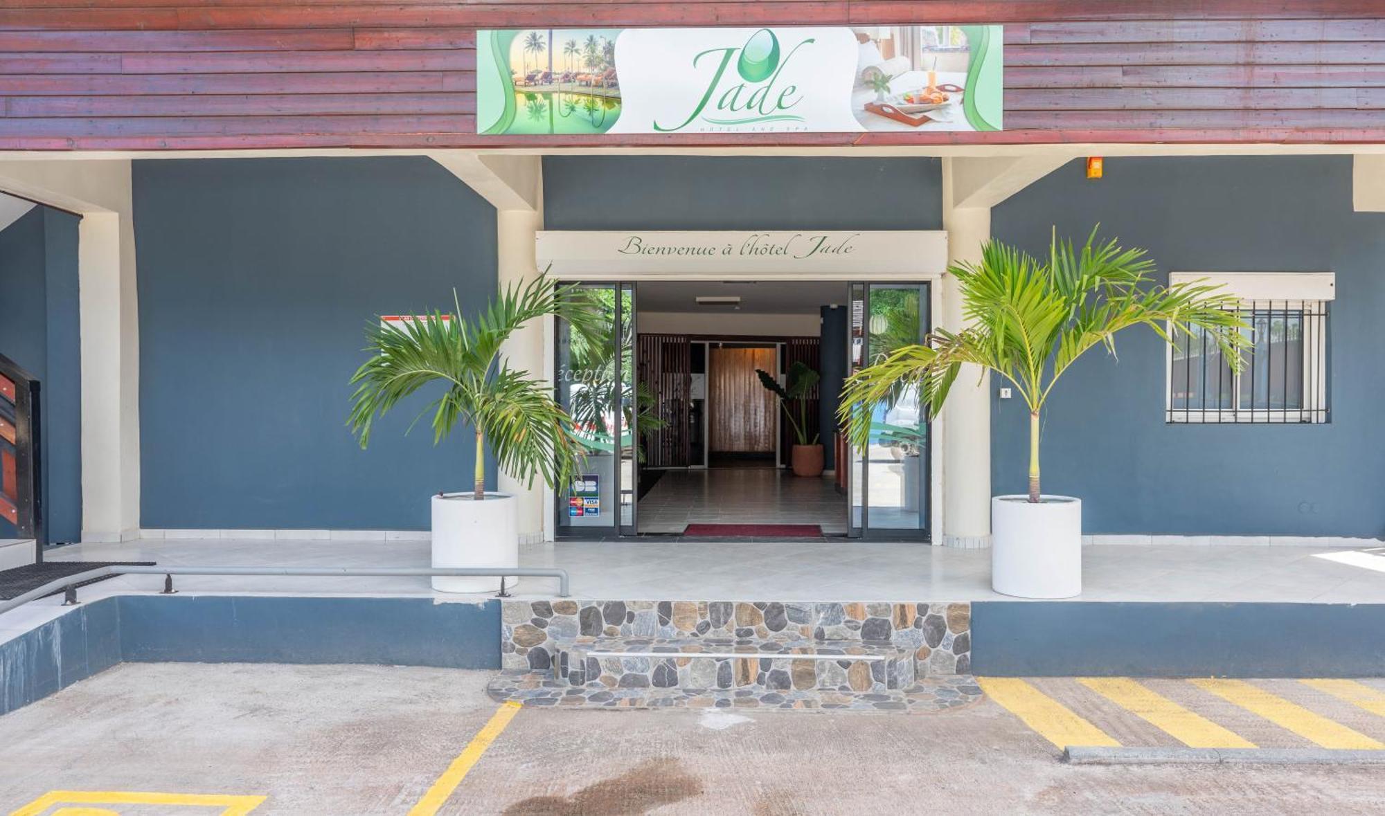 Jade Hotel And Spa Bandrele Luaran gambar