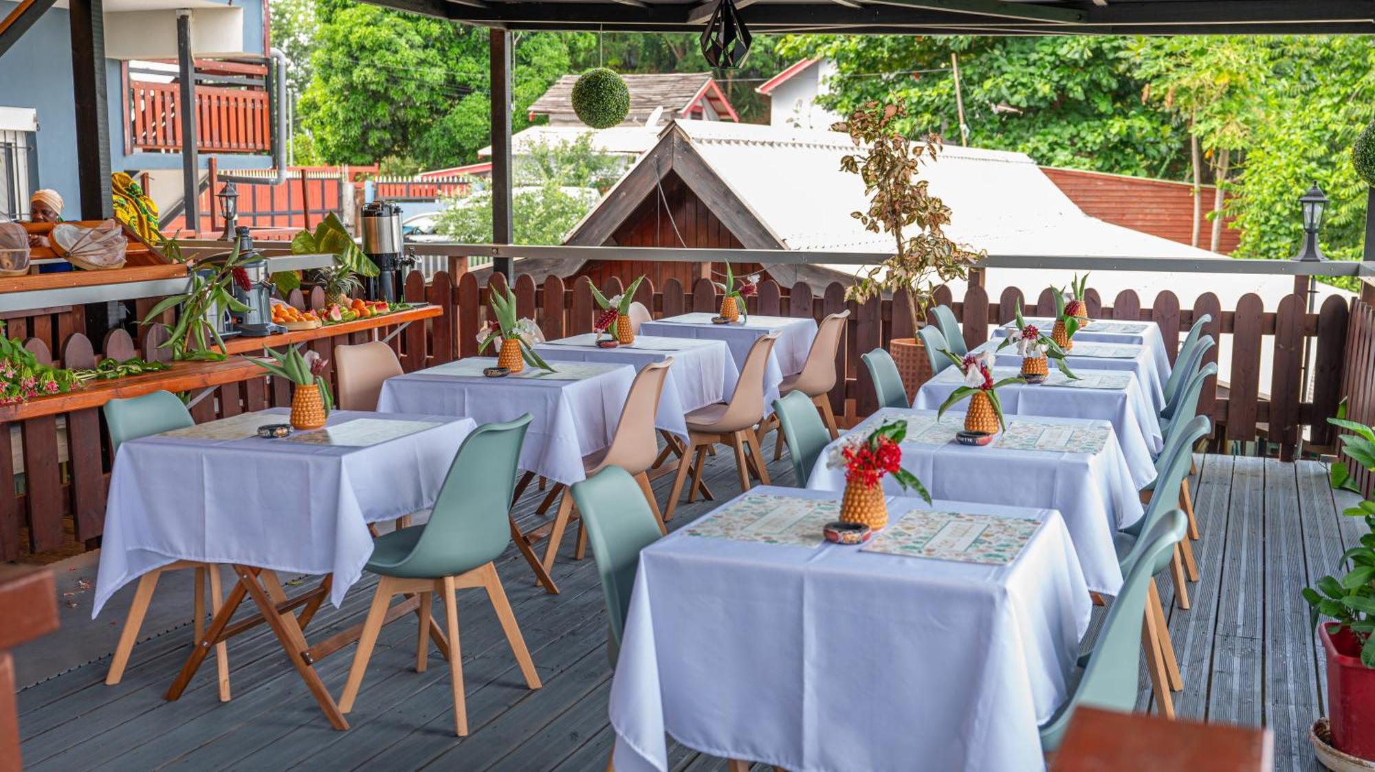 Jade Hotel And Spa Bandrele Luaran gambar