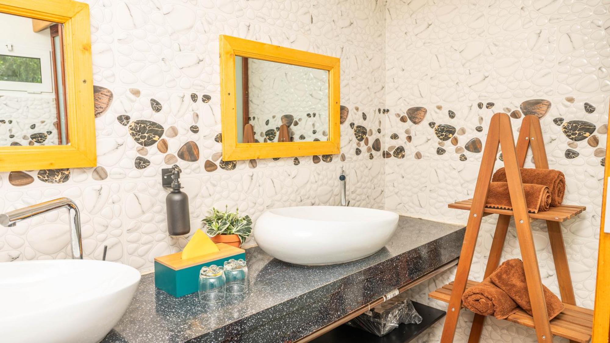 Jade Hotel And Spa Bandrele Luaran gambar