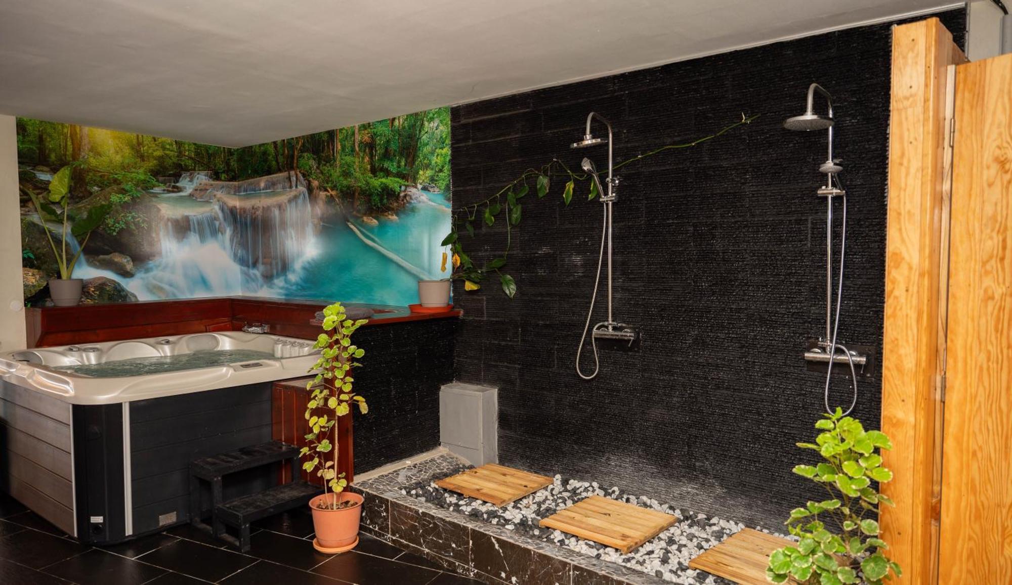 Jade Hotel And Spa Bandrele Luaran gambar